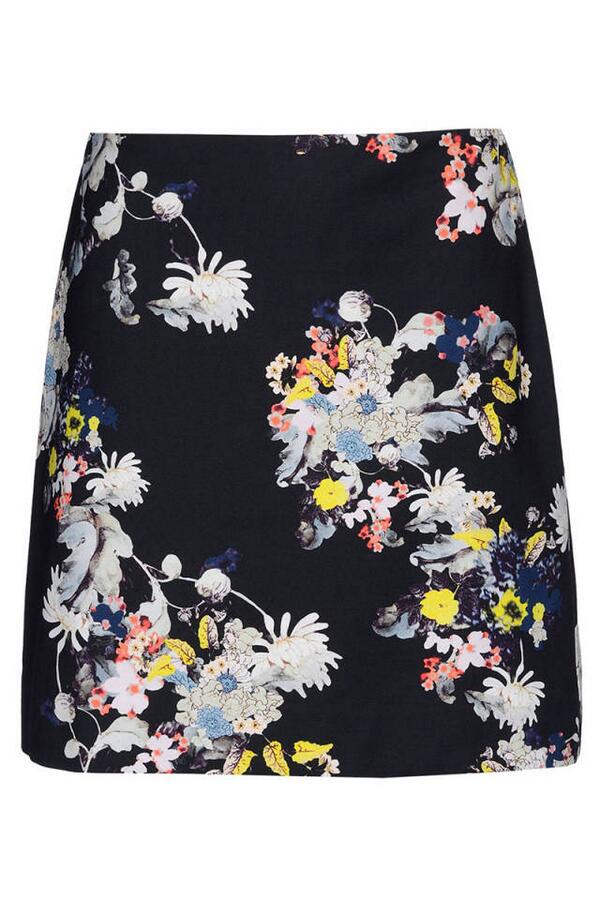 harpersbazaarus's tweet photo. We're craving a chic mini skirt for spring—here are 10 to consider right now: http://t.co/5Pw4tlScQw http://t.co/24voGQ82Ku