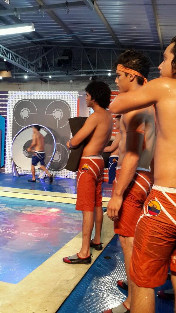 RTS_CombateEc's tweet photo. ¿Quiénes ganarán?  #Escurridores #NaranjaCombate #AzulesCombate #Combate http://t.co/sqM9ZmV2OY