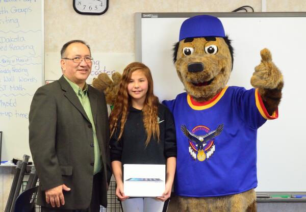 STCRezDog's tweet photo. Way to go Tallyn Eagle of @whitecapschool on winning an ipad for telling @STCRezDog life story! Thanks all students! http://t.co/lQHIH9uZxc