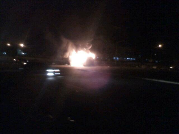jegutierrezven's tweet photo. @dcabellor @NicolasMaduro terrcer vehículo quemado, Necesitamos a Rodríguez Torrres http://t.co/LPXIICntWK
