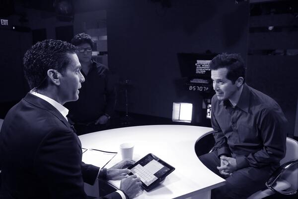cala's tweet photo. RT @VictorRphotos: @JohnLeguizamo en vivo con @CALACNN #Johncala Foto!!! @cnnee @CNNEEfans http://t.co/hs1XGya4V4