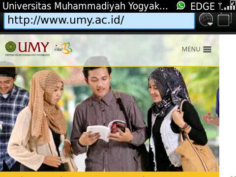 Model di web <a href="/UMYogya/">UMY</a> memegang buku Mata Sinema karya produksi teman2 @broadcast11_umy