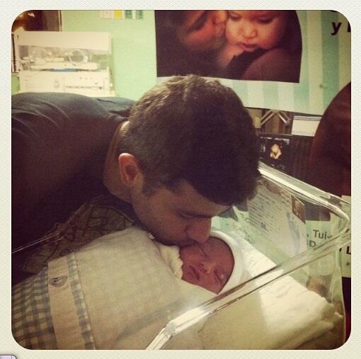 El Papi mas chocho del Mundo!! 💛💙💜💚❤️💗👪