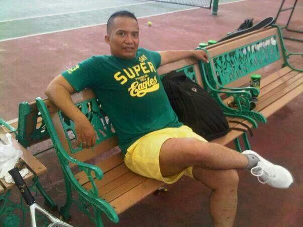 MayorLaut's tweet photo. Sbnrnya sp manusia ni?dah ngku2 POLISI,info da blg Satpam Bandara Soeta,sales obat kimia farma,yg pasti botty neraka! http://t.co/X6FZBx8iyn