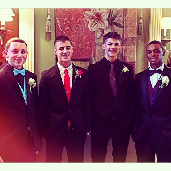 anthony_dap's tweet photo. #Flee http://t.co/tp6Vgxwe59