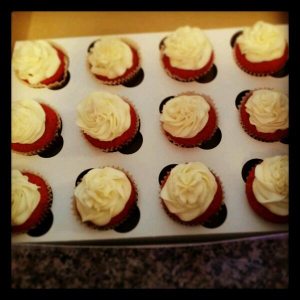 Gourmetlicious_'s tweet photo. Red velvet &amp;cream cheese http://t.co/igr2YcnbyO