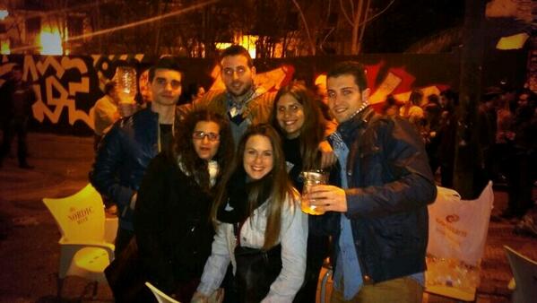 noeliavillalpar's tweet photo. Empezamos la noche.... @pabloblasconav @crismarcarras @MariaRamos3012 @oscar_navarro8 @vroman91 #Fallas2014 http://t.co/7cZuyHN46V