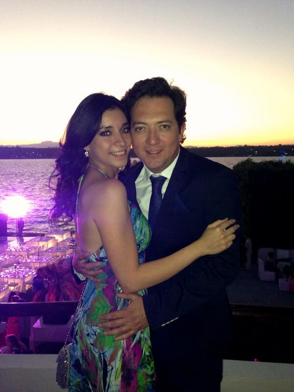 Bazookajoeradio's tweet photo. Con mi hermosa @YesiZuarth en la #bodacapi @capimexico http://t.co/x36TLzfU5O