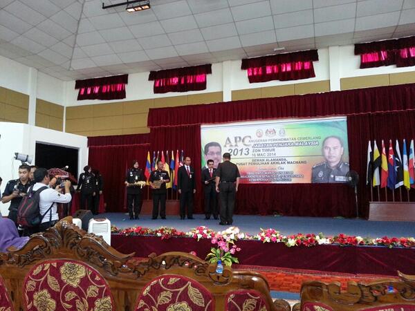 nazaki123's tweet photo. @BSMP_IPPM @penjaramalaysia;  APC Jab Penjara M'sia Zon Timor disempurnakan oleh Dato' Wan Ali b Besar TKSU (P) KDN http://t.co/694KpzaDH2