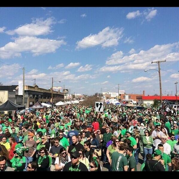 aBrooksStone's tweet photo. HUGE turnout for #ShamrockTheBlock on Blvd. Great 1st yr. Expect more changes and improvements for 2015. http://t.co/e4Qh4xNxyI