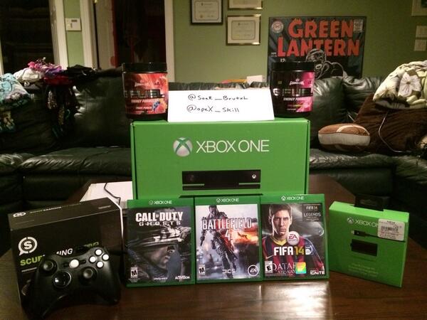 SkillJD's tweet image. Huge bundle giveaway! Must be following me and @SoaR_BrutxL ! Giveaway starts at 1,000 RTs, good luck!