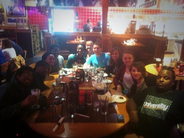 UnivVIP's tweet image. Red Robin with our team after set up?? Yes please!! #Community #elevationuniversity