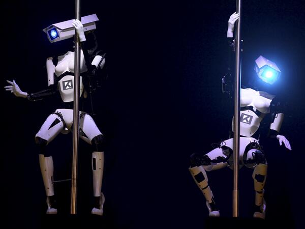 RPPNoticias's tweet photo. Construyen los primeros robots strippers. Lo último presentado en el #CeBIT2014 http://t.co/ji8N4920Ci ► http://t.co/xHEt5mhIIc