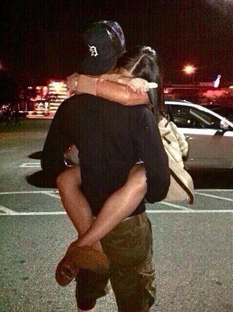 ThatGoodyGoody's tweet photo. This is why tall guys are needed http://t.co/TaZwmiemM5