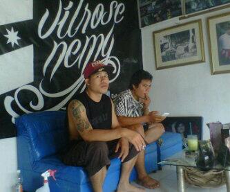SemaraAgung's tweet image. Man x #ERoses w/ Manok Rock Cs