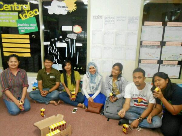 bukuntukpapua's tweet photo. wah ada kaka2 volunteer @buptimika *salambuat semua cc @bupsemarang @bupjogja @bup_solo @bupbandung @BUPSoerabaja http://t.co/wIuiFqEoBU