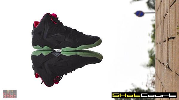 SHotCourt's tweet photo. Zoom Lebron XI ID -Yezzy @nikebasketball @NIKEiD 
#SHotCourt #NikeID #kicksintheair http://t.co/yYicjjLL3E