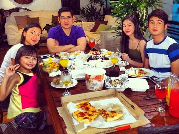 MrJeromePonce's tweet photo. “@AkoMutyaOrquia: Lim Family @mrjeromeponce @Superjnella @JodiStaMaria @ImRichardYap08 👏👏👏💋 http://t.co/nqwWcIHAJe”