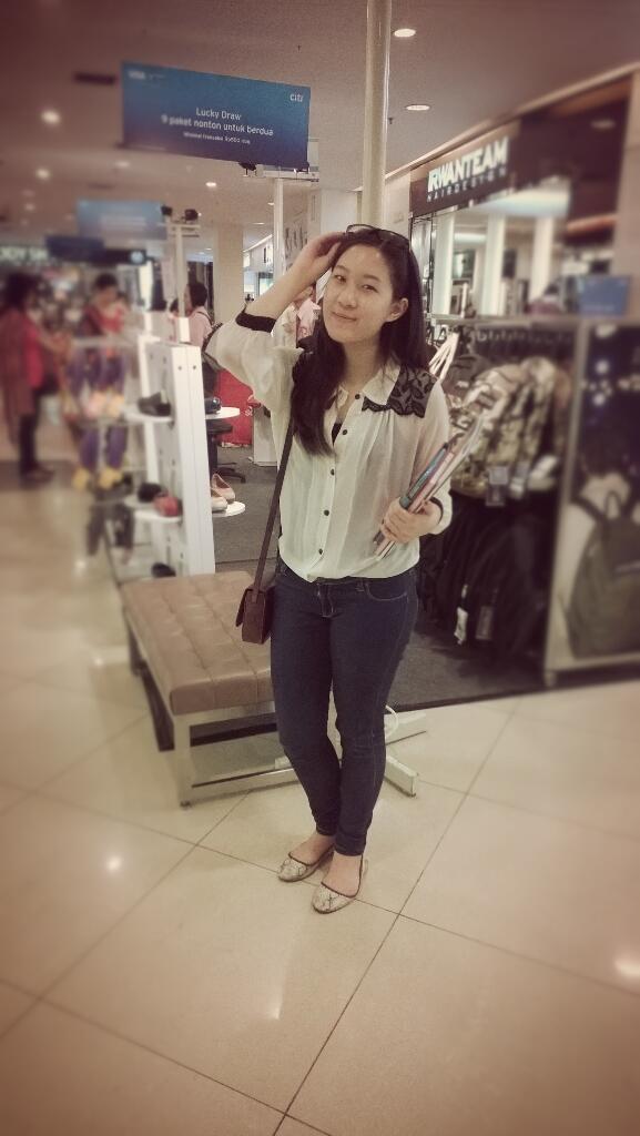 samdevina tweet picture