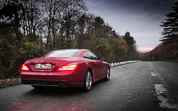 MercedesBenzKSA's tweet photo. اصنع طريقك بتميز مع #مرسيدس_بنز الفئة إس إل .
Make your own special way with #Mercedes_Benz #SL_class http://t.co/qwrpCSSRe4