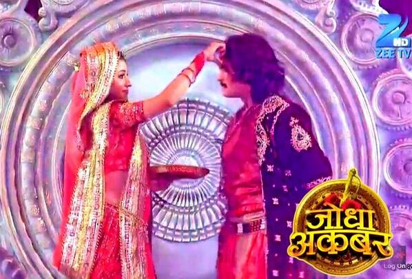 Team_JodhaAkbar's tweet photo. Happy Holi #Akdha Lovers :)) http://t.co/aZPp6rsLXK