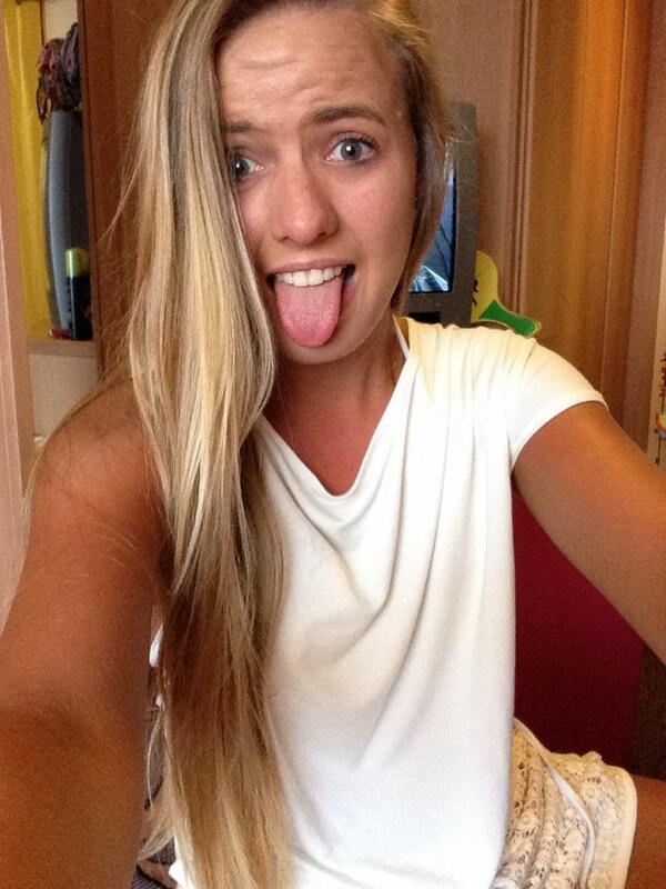 _Bianca_XxXxX's tweet photo. No make up selfie http://t.co/W25Z297tGb