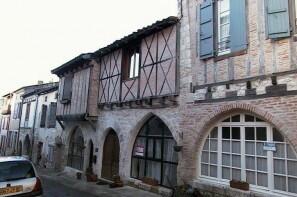 Lovely, restored, house, with a garage and a terrace, in the heart of a medieval village bit.ly/1lFJGhj
