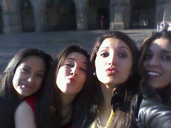 l_ali10's tweet photo. "@AnaiSnchez: "@Jakelin93: @AnaiSnchez @meriamm02 @l_ali10 mañaneo placerooo! Amonos de cañaaaas!!! http://t.co/ddboaCMOJC""
