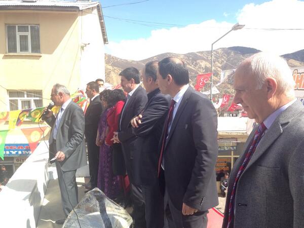 Sn Altan Tan , <a href="/hzenderlioglu/">H. Zenderlioğlu</a> , <a href="/huseyin_olan/">Hüseyin Olan</a> ile beraber Mutki'deyiz.