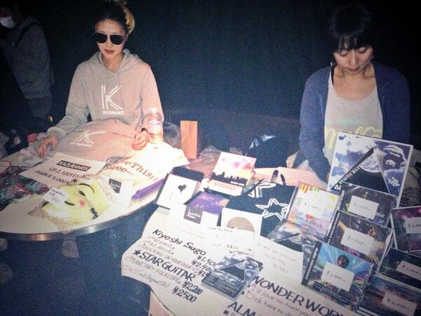 jaccapop_miru's tweet photo. ぜひ*\(^o^)/*RT @en_tokyo: 本日は4アーティストのリリースパーティ！！物販コーナーではCDや各アーティストのグッズを販売中！！是非こちらにもご気軽に声をかけてくださいねー！#en004 @en_tokyo http://t.co/6qeTYcMgpi