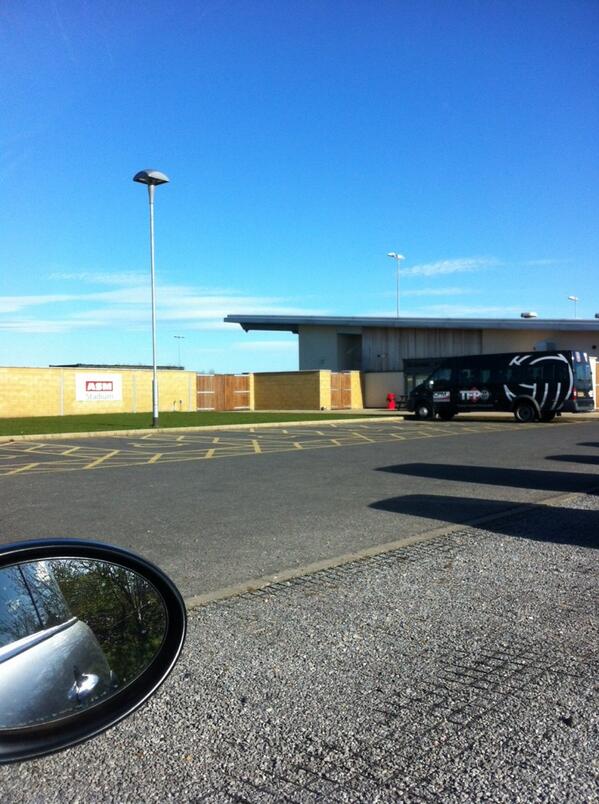 phillips__liam's tweet image. Outside the stadium and no one is here #comeonboys #letsbe'avinyou