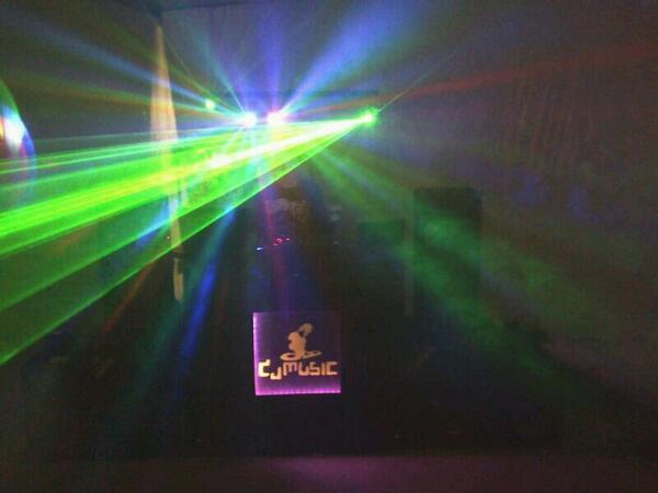 Dj_Wello's tweet photo. Vrijdagavond gedraaid hier een paar foto's: http://t.co/NbO65gtcSc
