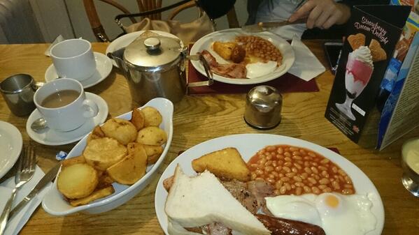 tommilleryo's tweet photo. #breakfast #yum #getinmybelly http://t.co/nr0D0S6U2n