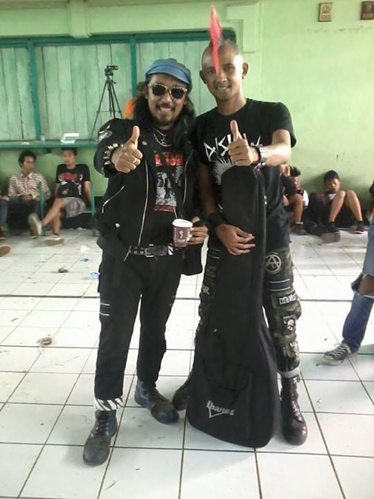 Before the show at Punk Rock Party... with drummer <a href="/OfficialDislaw/">OFFICIAL DISLAW</a>... Rock n' Roll &amp; Punk... Cheers 1234