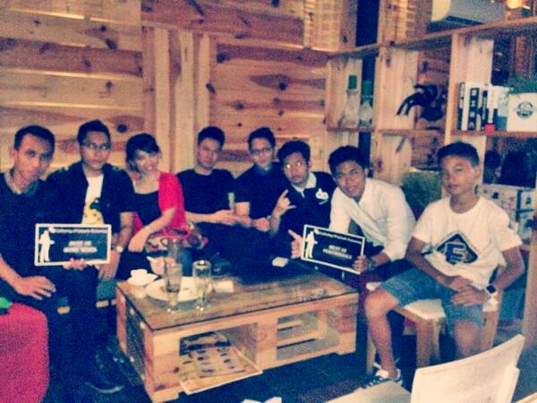 DMiracle_SMG's tweet photo. Gathering Maret td sore nih.. cc: @_DemianAditya_ @Dokter_Jonas http://t.co/pmFTFYbT5s