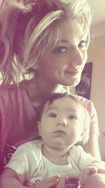 MeeganRodway's tweet photo. Hungover and cuddles ♡ http://t.co/0eimsmV9Sb