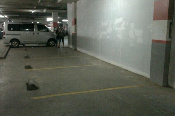 erlybahsan's tweet photo. Jadi ini bagaimana caranya parkir di sini? http://t.co/rdzSaR6Ucm