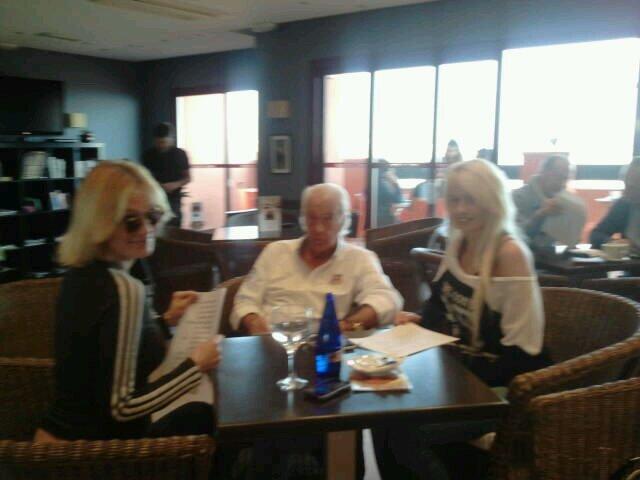 Estudiando el guion para empezar a grabar las ambiciosas2 de Oscar Horacio http://t.co/ixU52QoSlp<a href="/tag/mianiversariodetwitter"class="tags"><span>#mianiversariodetwitter</span></a>