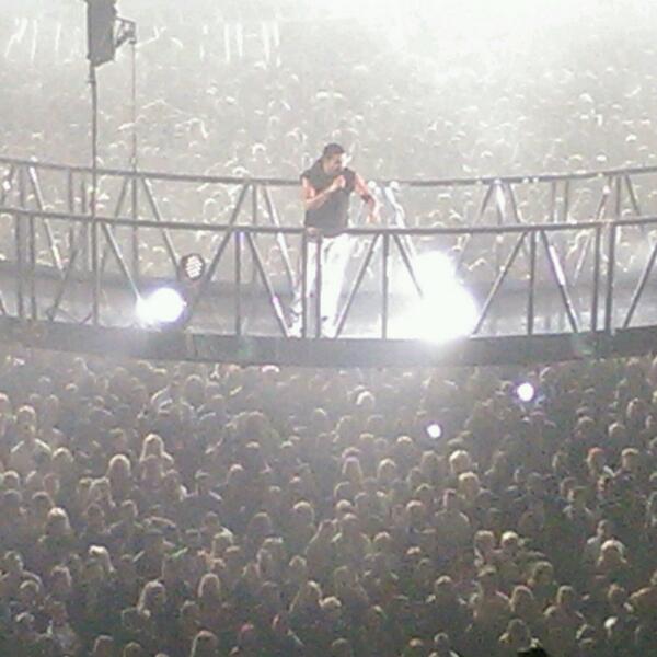 RoxxyCee's tweet photo. @Drake last night wast awesome :) http://t.co/8LEV6NOrx7