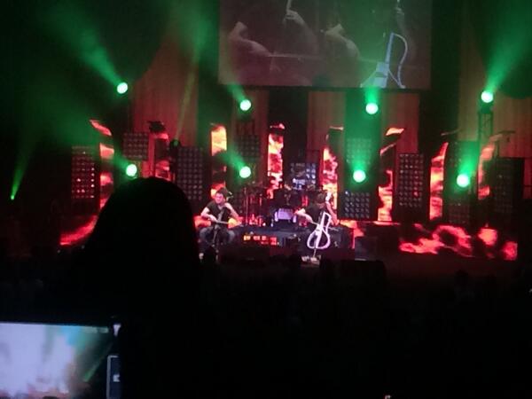 emlling06's tweet photo. @2CELLOS @stjepanhauser @lukasulic Thank you for your amazing performance💖I was so moved.Please come again to Tokyo✨ http://t.co/9CyLa8jveF