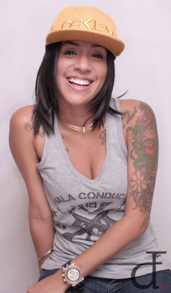 NeblinnaOficial's tweet photo. Sonrían que la vida es una sola..! Buenos Dias http://t.co/s9zez6QFrL