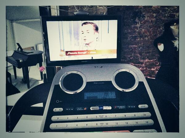 Uczę sie fizyki bo chyba w szkole spałem.... 26 Marca gramy w Londynie, 27 Marca w Bristolu i 28 Marca w Liverpool !