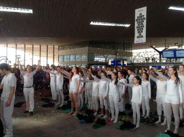 Colours of emotion bij <a href="/RdamCentraal/">Rotterdam Centraal</a> We're all the same....