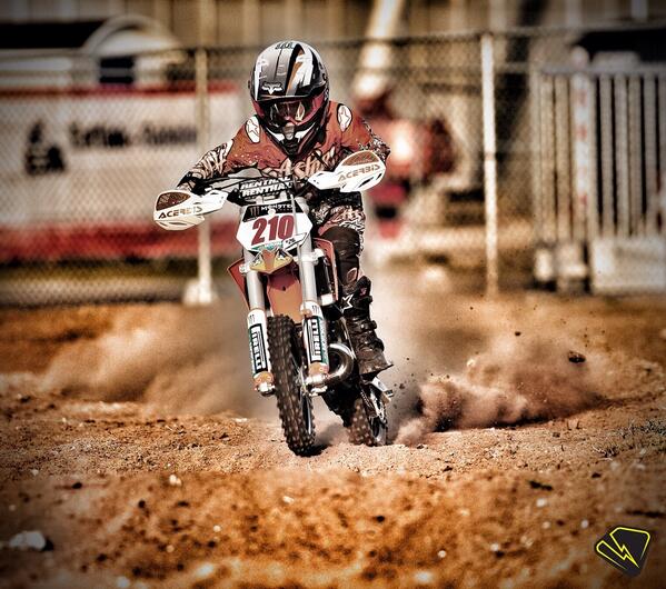 mxstyle_ tweet picture