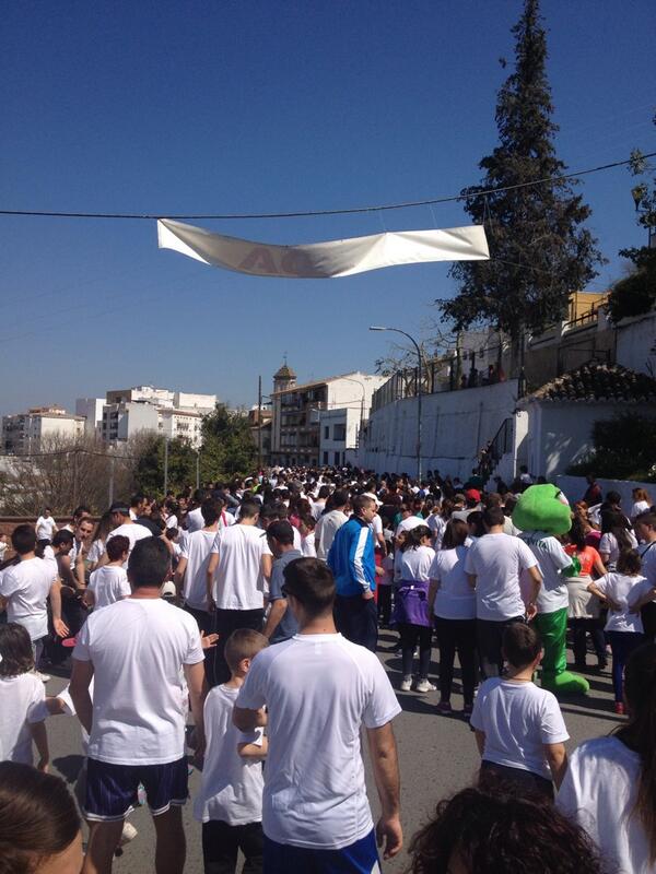 MLucena_Pedro's tweet photo. Carrera participativa mucha gente http://t.co/eOYYfKJim5