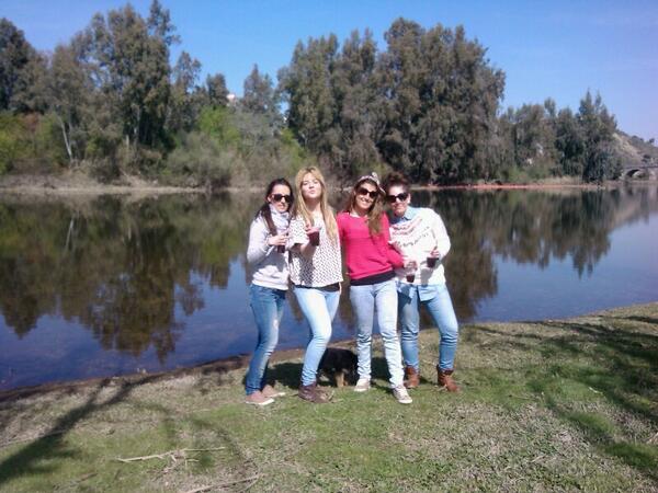 jeniichila's tweet photo. Domingo mañanero cn @jessymm21 @marilopez1989 #monica #tintito rikito http://t.co/q6aJp2ZnUD