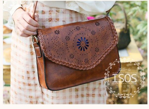 171.000  Material:Kulit PU  Height: 21 cm  Length:28 cm  Depth; 8 cm  Long Strap: Yes  Bag Mouth:Zipper / Magnet