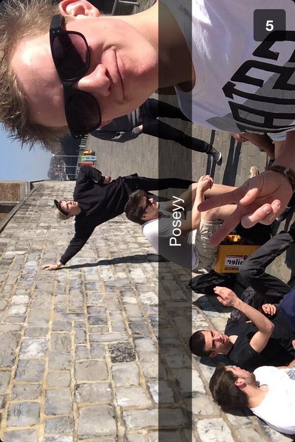 TonyTQG's tweet photo. Posé avant les cours !! #School #Rap #Belgium #LaSmala #Weed #Namur #Sun http://t.co/vqjGWvlxyu