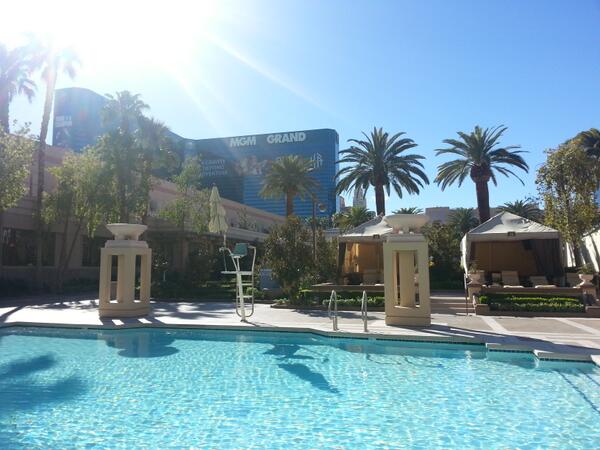 MGMGrand's tweet photo. Sunday mornings in #Vegas are beautiful. RT if you want to wake up to this. http://t.co/ZAN60png5q