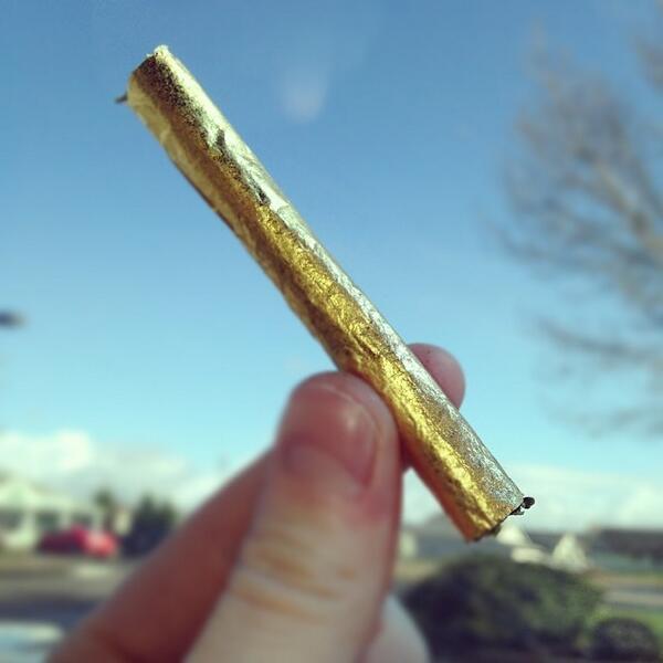 ShinePapersEU's tweet photo. #shinepapers #smokegold http://t.co/CkKQNQhyFy